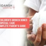 Child with a bandaged hand being supported, representing the need for specialized care in children’s bone fractures